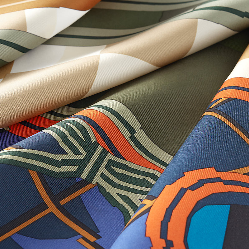 Seidentuch 90 Camails à Carreaux - Blau | Hermès Deutschland